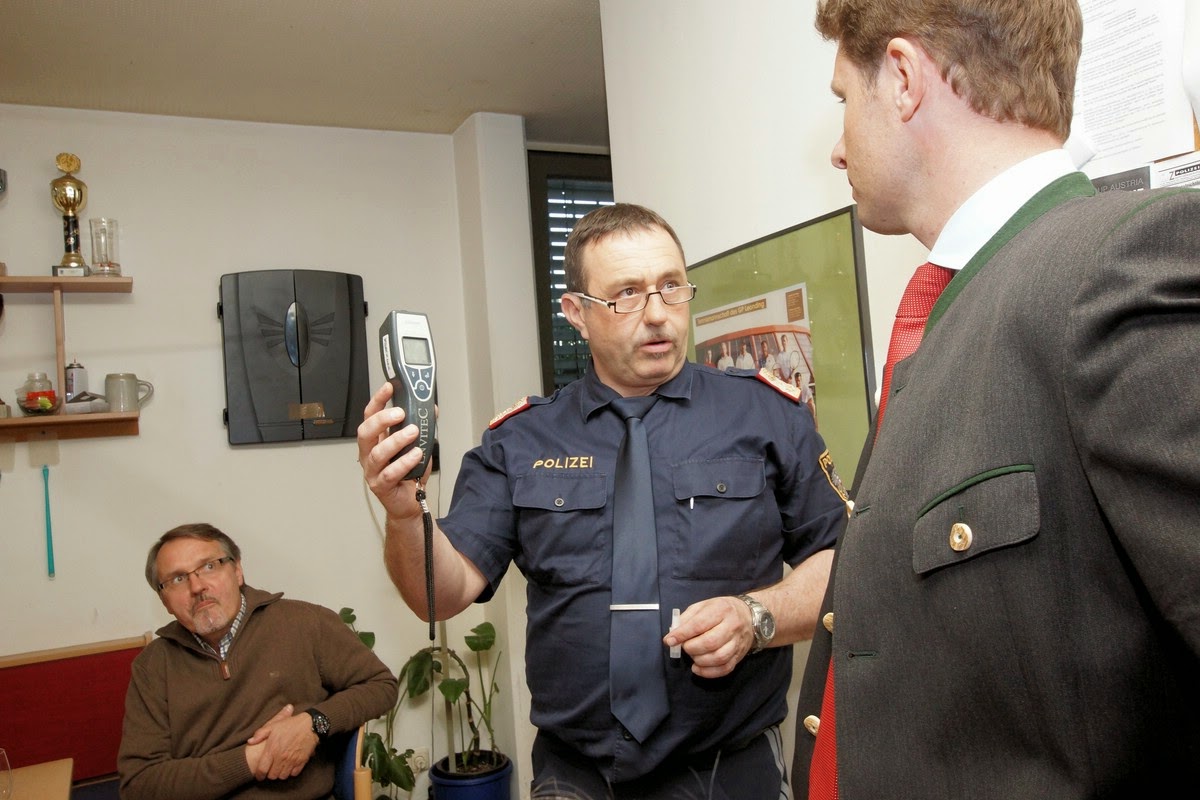 O Fotomagazin / AAB Leonding zu Besuch bei der Polizeiinspektion Leonding - 2014